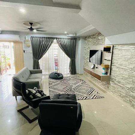 Homestay Inda Seremban Buitenkant foto